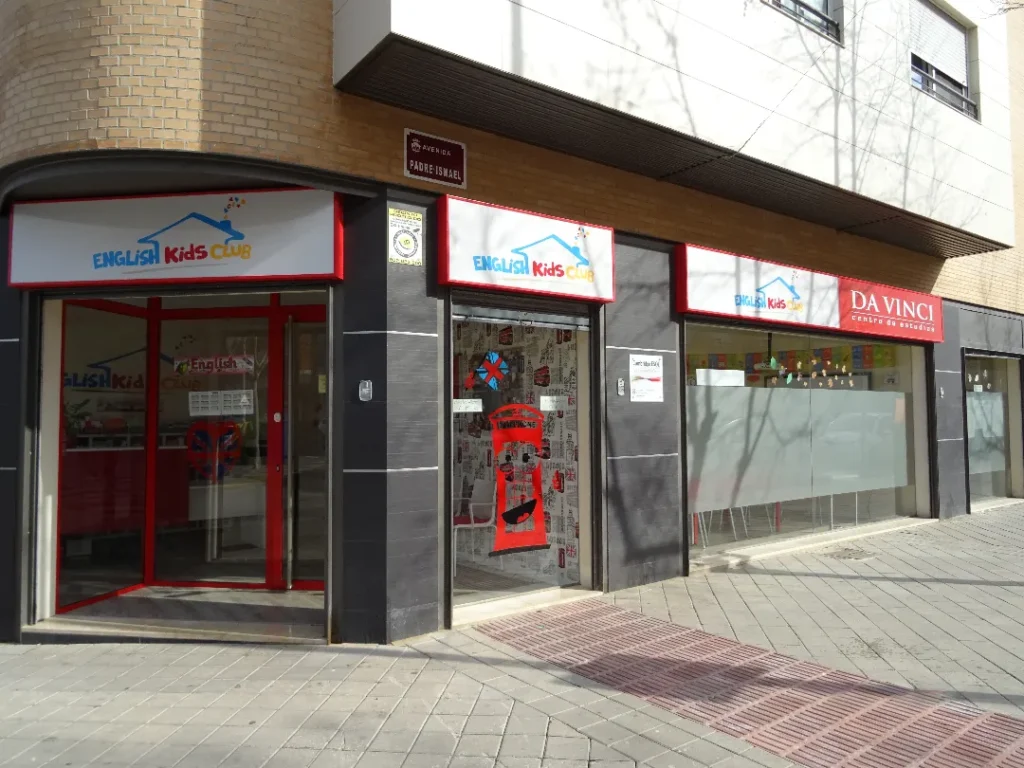 Fachada de la Academia de idiomas Da Vinci en Aspe.